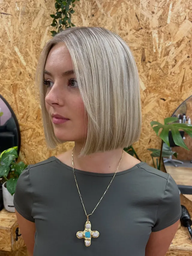 Blunt, glossy blonde bob