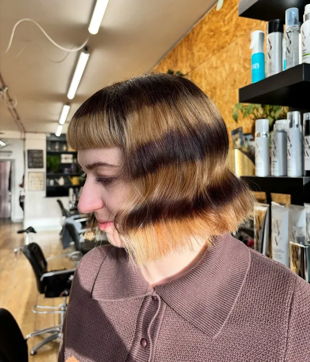 Dark bob with a blonde money-piece